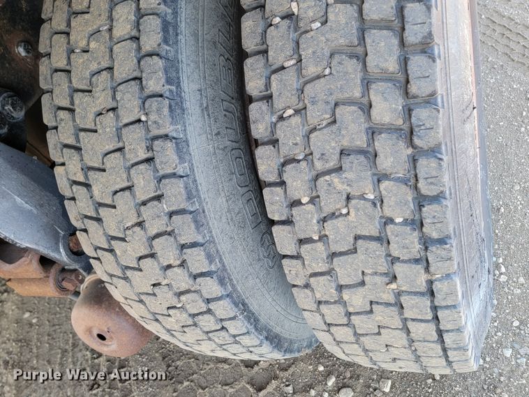 image for item ME9752 1990 Freightliner  rollback truck