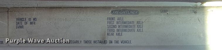 image for item ME9752 1990 Freightliner  rollback truck