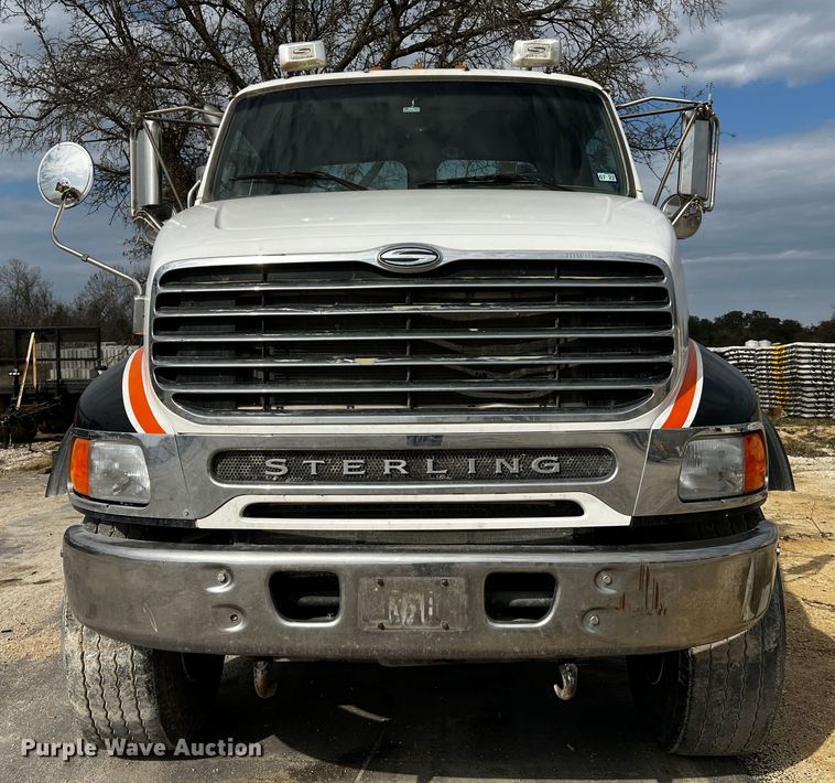 image for item MF9802 2007 Sterling L9500  truck cab and chassis