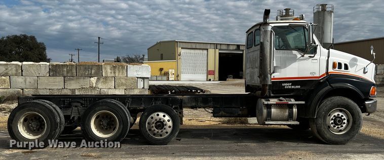 image for item MF9802 2007 Sterling L9500  truck cab and chassis