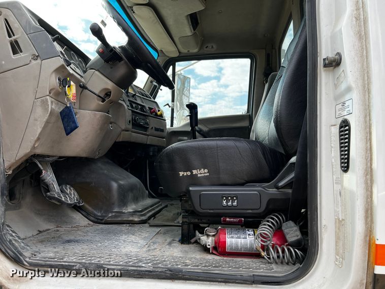 image for item MF9802 2007 Sterling L9500  truck cab and chassis