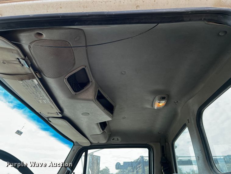 image for item MF9802 2007 Sterling L9500  truck cab and chassis