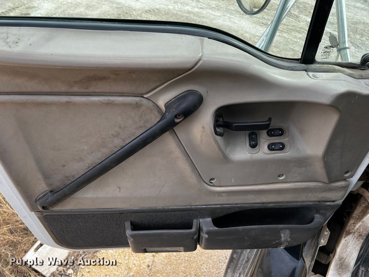 image for item MF9802 2007 Sterling L9500  truck cab and chassis