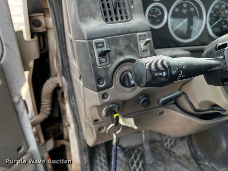 image for item MF9802 2007 Sterling L9500  truck cab and chassis