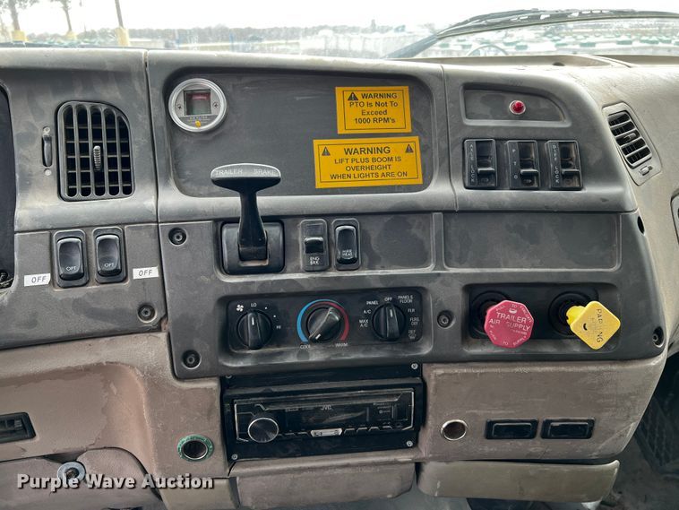 image for item MF9802 2007 Sterling L9500  truck cab and chassis