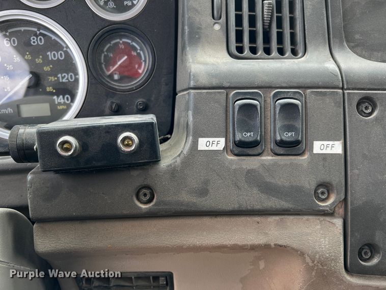 image for item MF9802 2007 Sterling L9500  truck cab and chassis