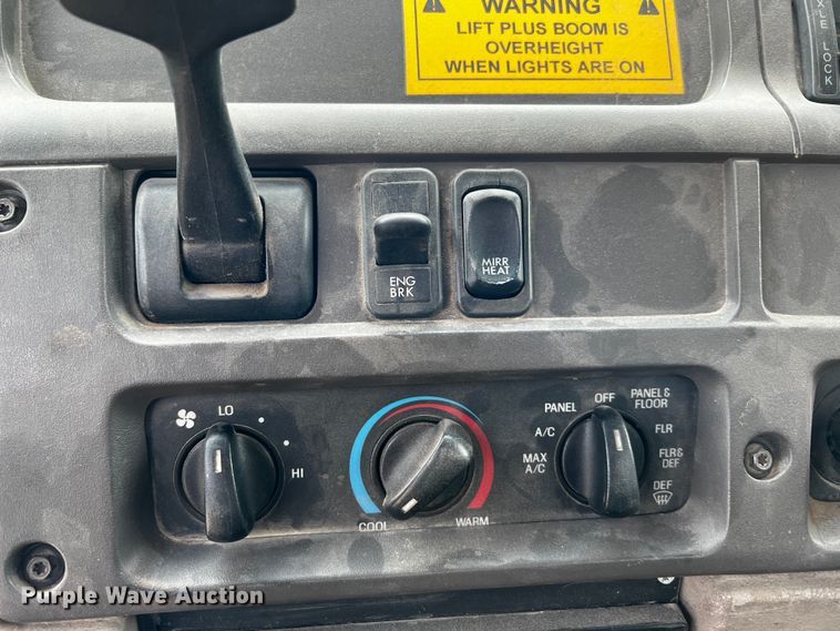 image for item MF9802 2007 Sterling L9500  truck cab and chassis