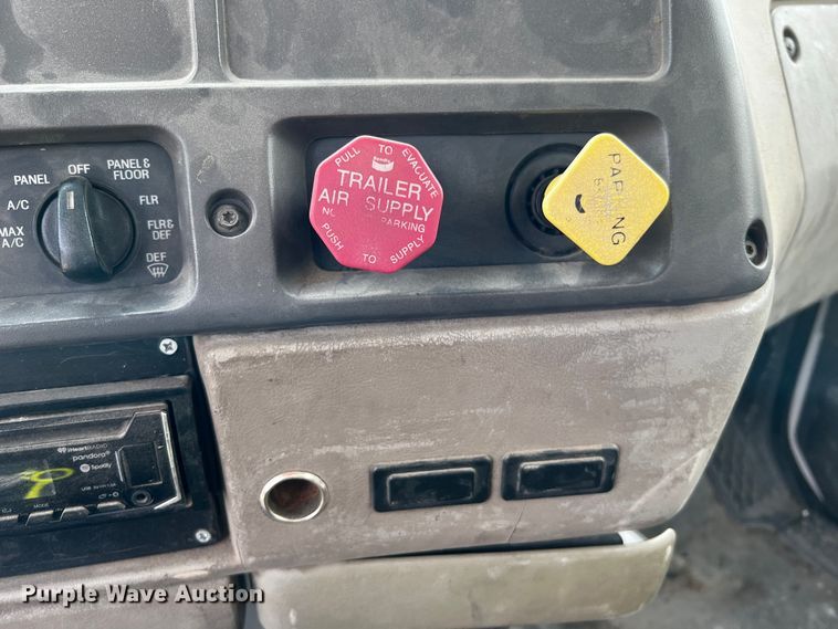 image for item MF9802 2007 Sterling L9500  truck cab and chassis