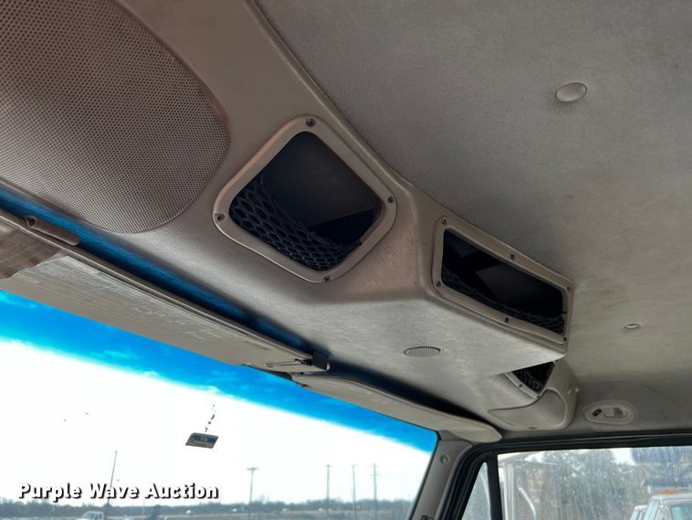 image for item MF9802 2007 Sterling L9500  truck cab and chassis