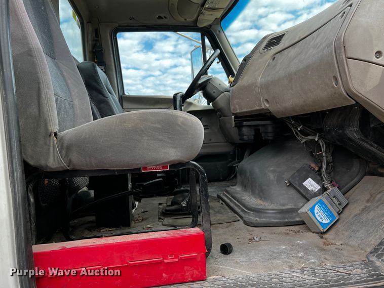 image for item MF9802 2007 Sterling L9500  truck cab and chassis