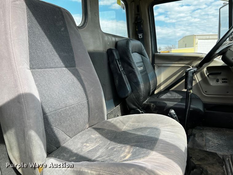 image for item MF9802 2007 Sterling L9500  truck cab and chassis