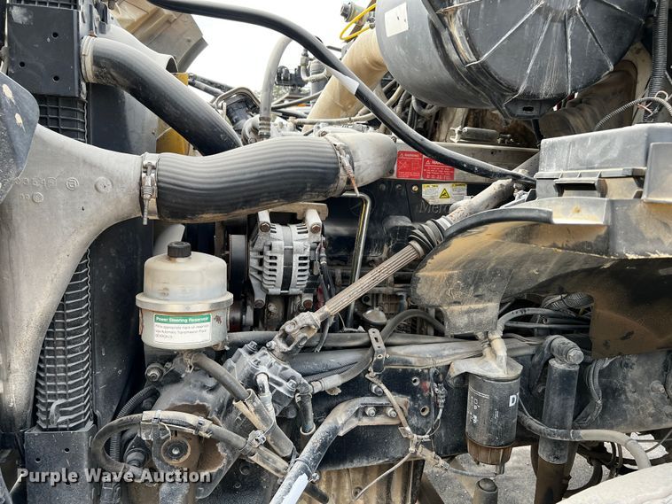 image for item MF9802 2007 Sterling L9500  truck cab and chassis