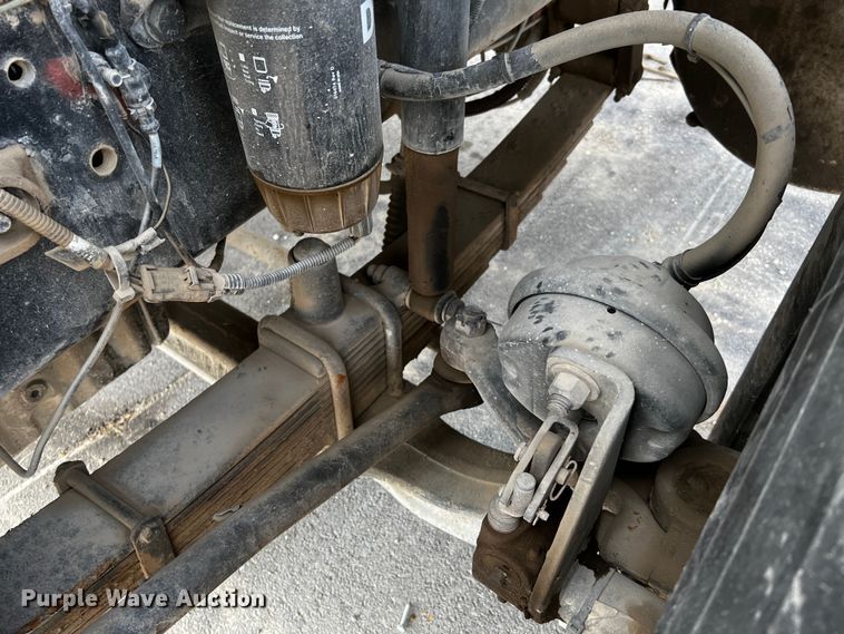 image for item MF9802 2007 Sterling L9500  truck cab and chassis