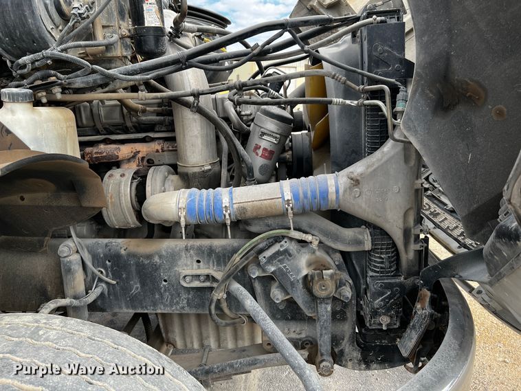 image for item MF9802 2007 Sterling L9500  truck cab and chassis