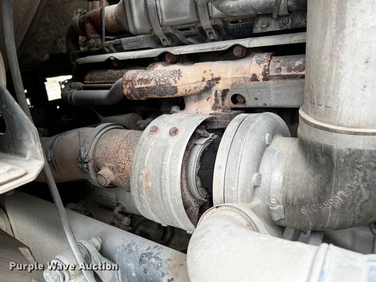 image for item MF9802 2007 Sterling L9500  truck cab and chassis