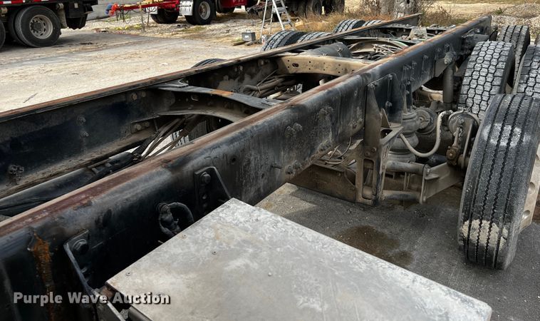 image for item MF9802 2007 Sterling L9500  truck cab and chassis