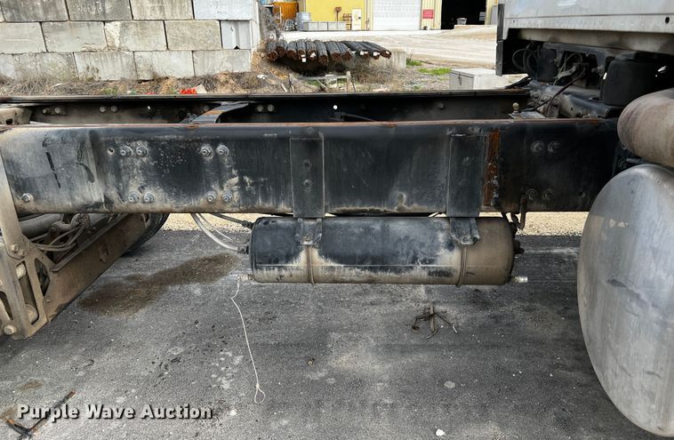 image for item MF9802 2007 Sterling L9500  truck cab and chassis