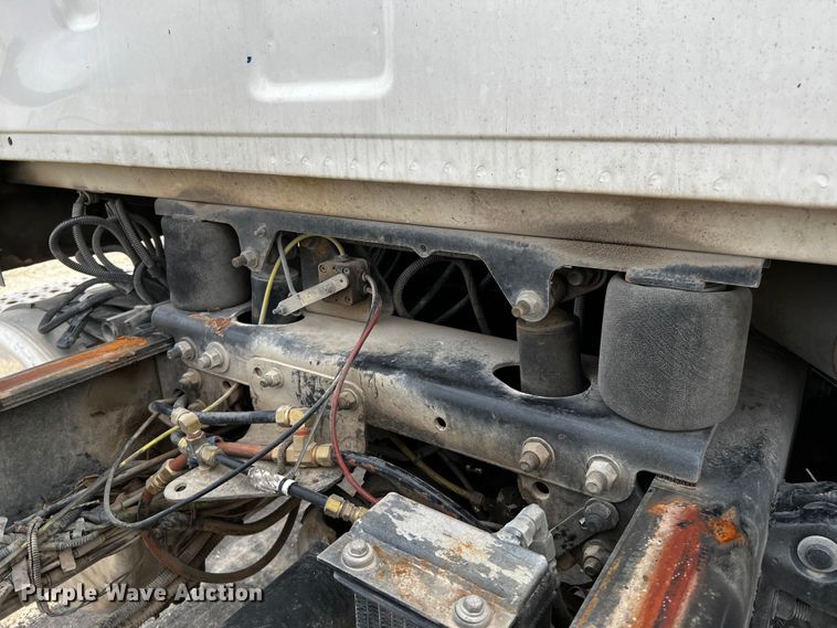 image for item MF9802 2007 Sterling L9500  truck cab and chassis