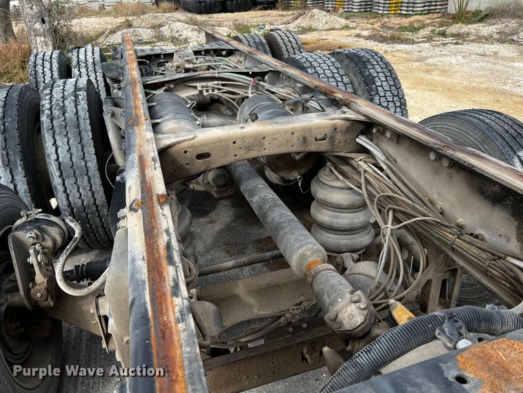 image for item MF9802 2007 Sterling L9500  truck cab and chassis