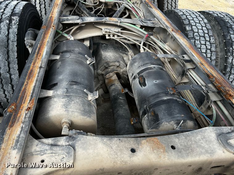 image for item MF9802 2007 Sterling L9500  truck cab and chassis