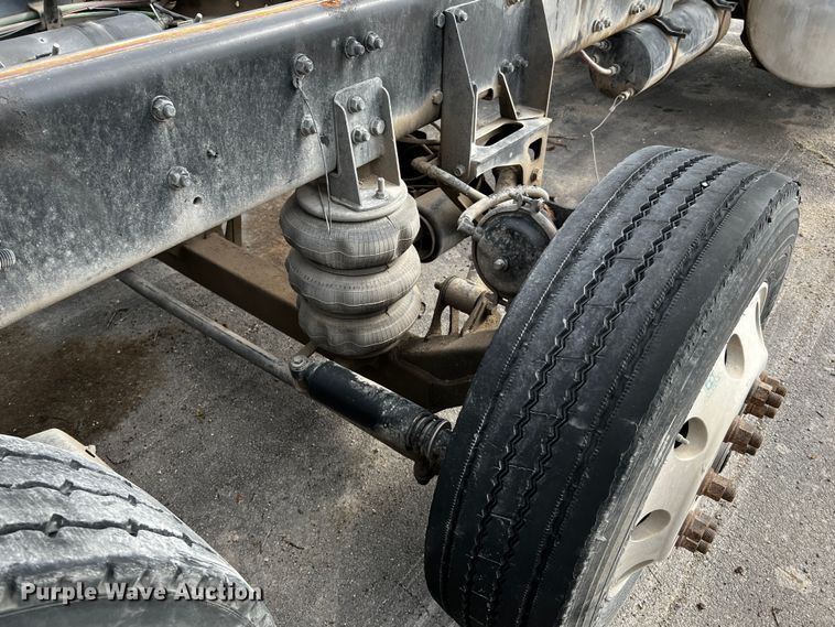 image for item MF9802 2007 Sterling L9500  truck cab and chassis