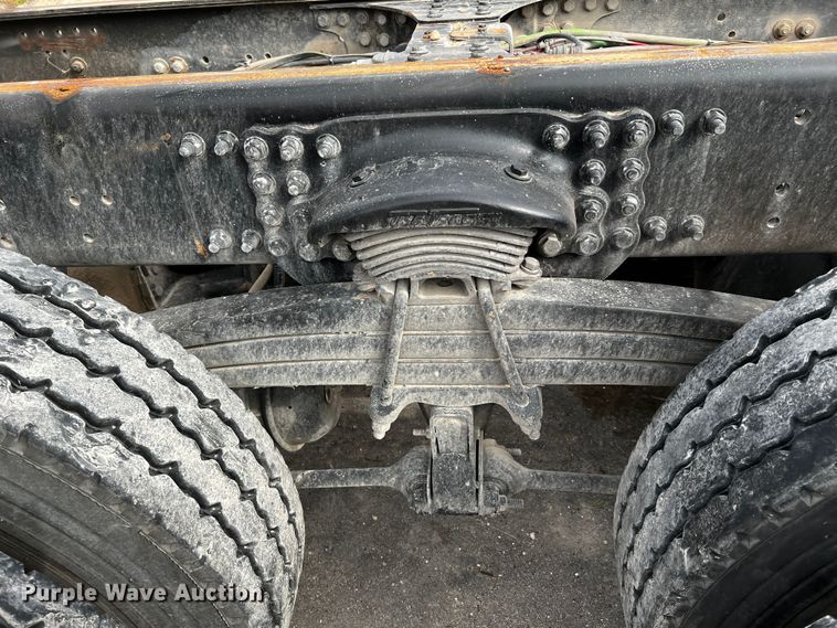 image for item MF9802 2007 Sterling L9500  truck cab and chassis