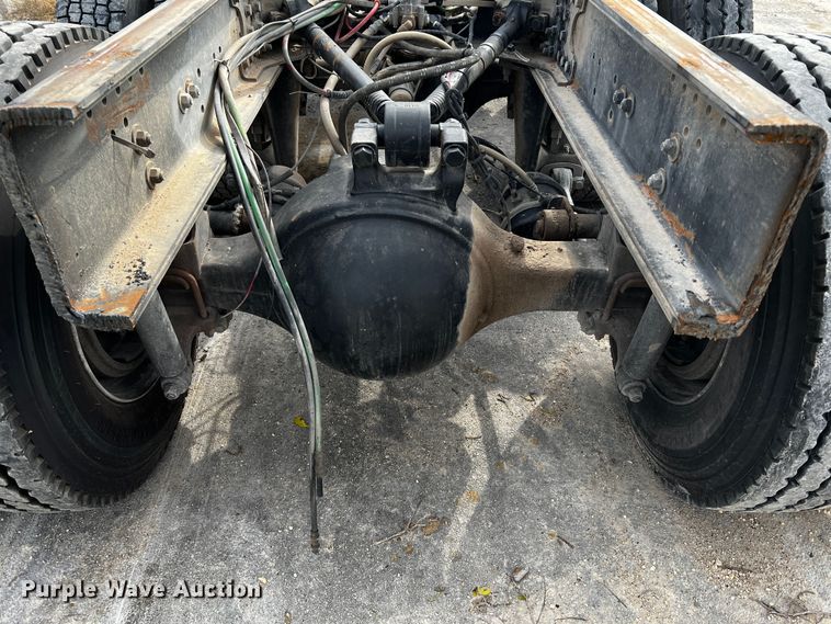 image for item MF9802 2007 Sterling L9500  truck cab and chassis