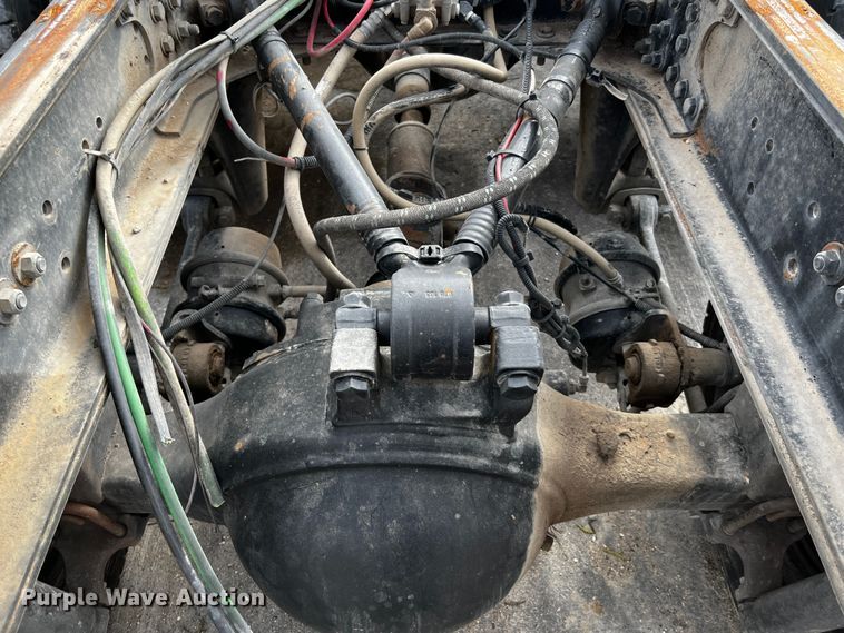 image for item MF9802 2007 Sterling L9500  truck cab and chassis