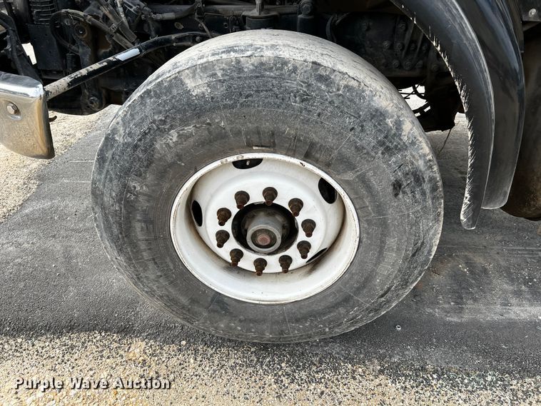 image for item MF9802 2007 Sterling L9500  truck cab and chassis