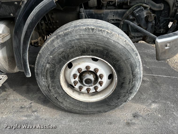 image for item MF9802 2007 Sterling L9500  truck cab and chassis