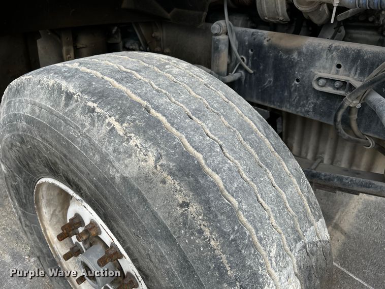 image for item MF9802 2007 Sterling L9500  truck cab and chassis