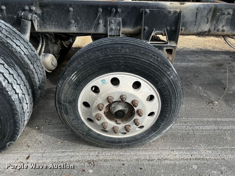 image for item MF9802 2007 Sterling L9500  truck cab and chassis