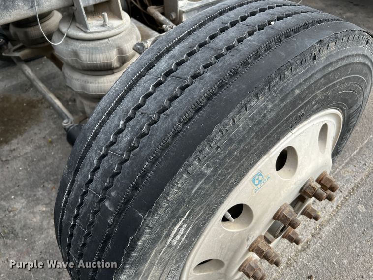 image for item MF9802 2007 Sterling L9500  truck cab and chassis