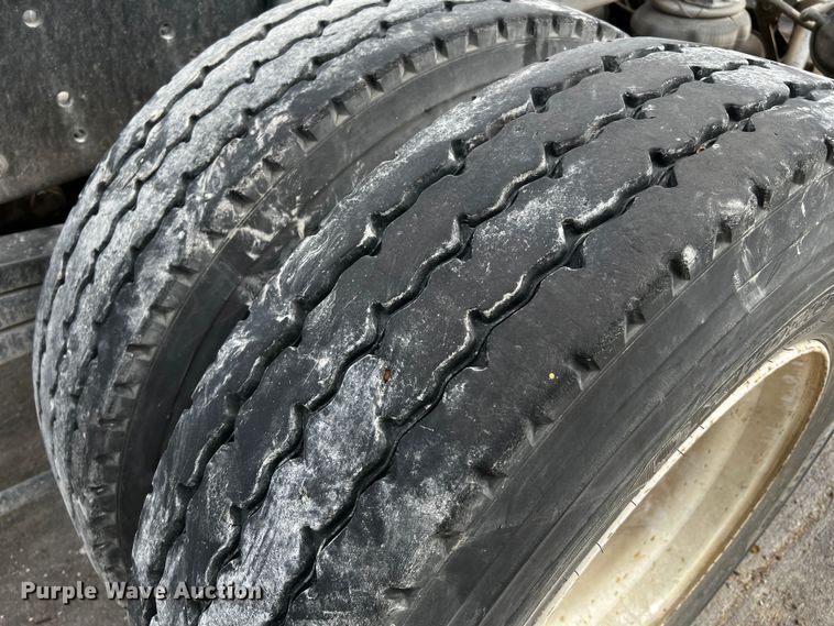 image for item MF9802 2007 Sterling L9500  truck cab and chassis