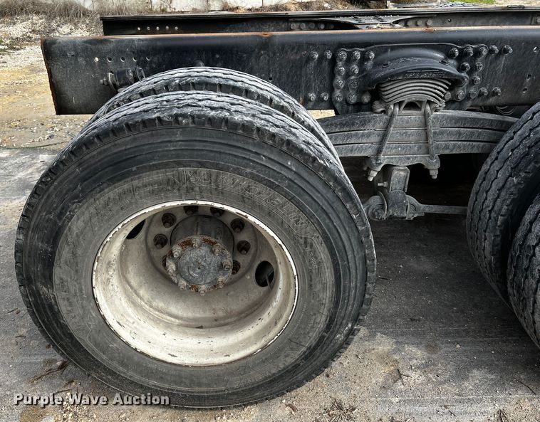 image for item MF9802 2007 Sterling L9500  truck cab and chassis