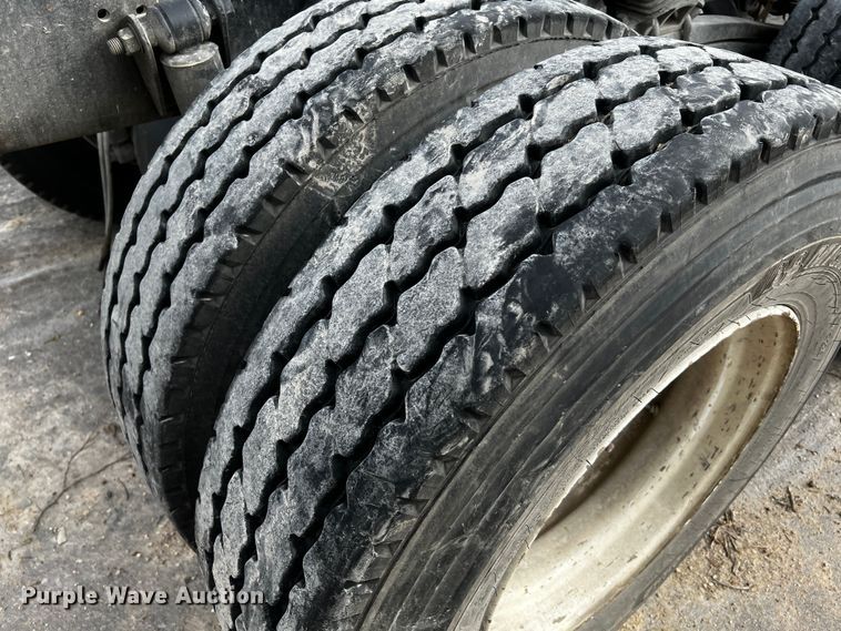 image for item MF9802 2007 Sterling L9500  truck cab and chassis