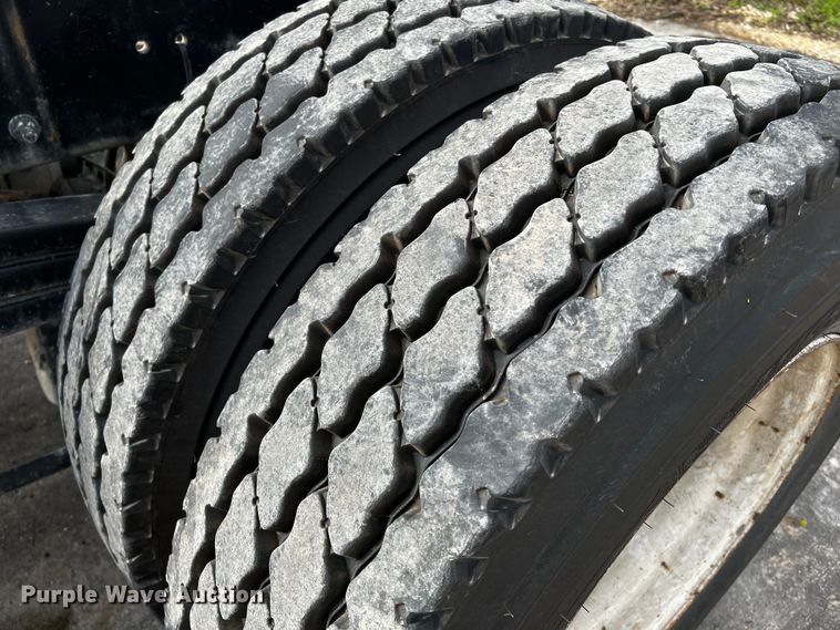 image for item MF9802 2007 Sterling L9500  truck cab and chassis