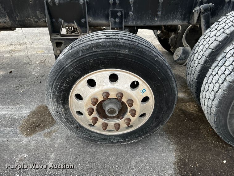 image for item MF9802 2007 Sterling L9500  truck cab and chassis