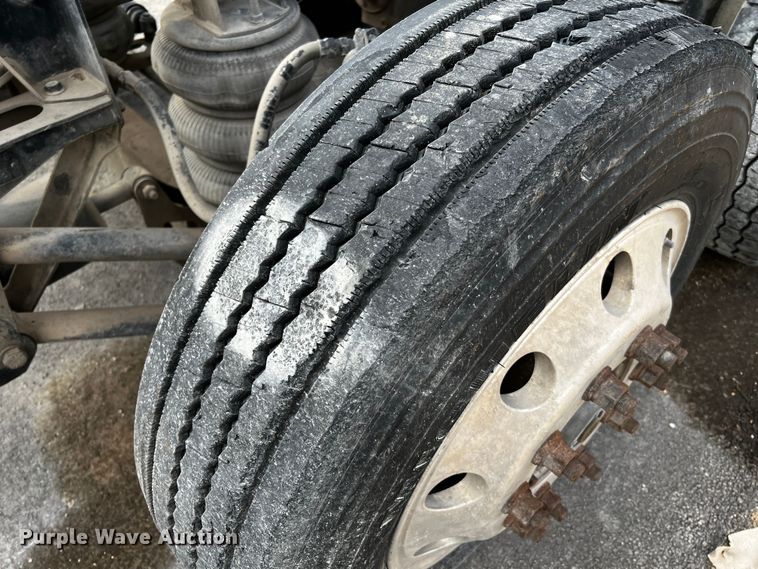 image for item MF9802 2007 Sterling L9500  truck cab and chassis