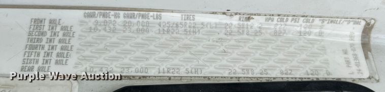 image for item MF9802 2007 Sterling L9500  truck cab and chassis