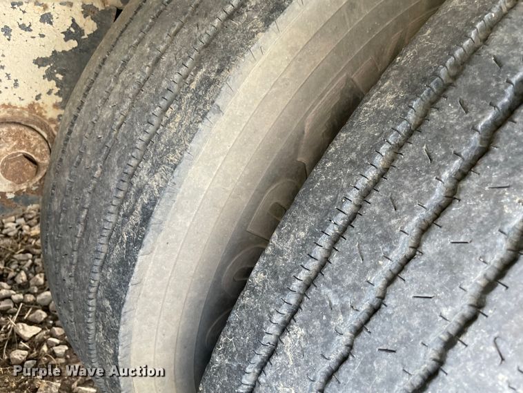 image for item MJ9067 1997 Great Dane dry van trailer