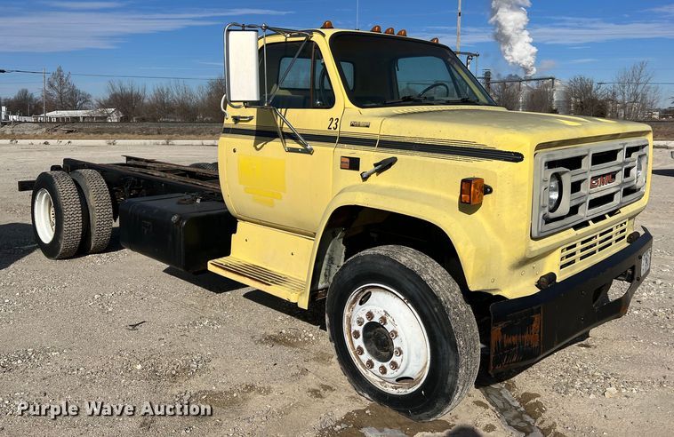 image for item MM9051 1987 GMC C7000 truck cab and chassis