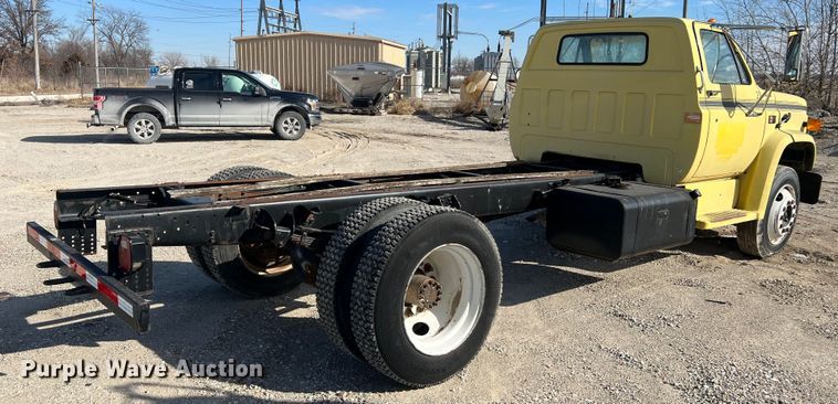 image for item MM9051 1987 GMC C7000 truck cab and chassis