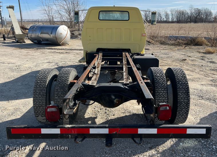 image for item MM9051 1987 GMC C7000 truck cab and chassis