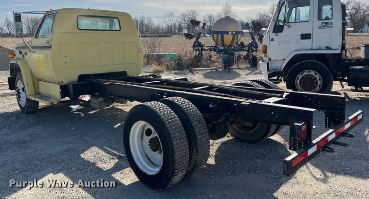 image for item MM9051 1987 GMC C7000 truck cab and chassis