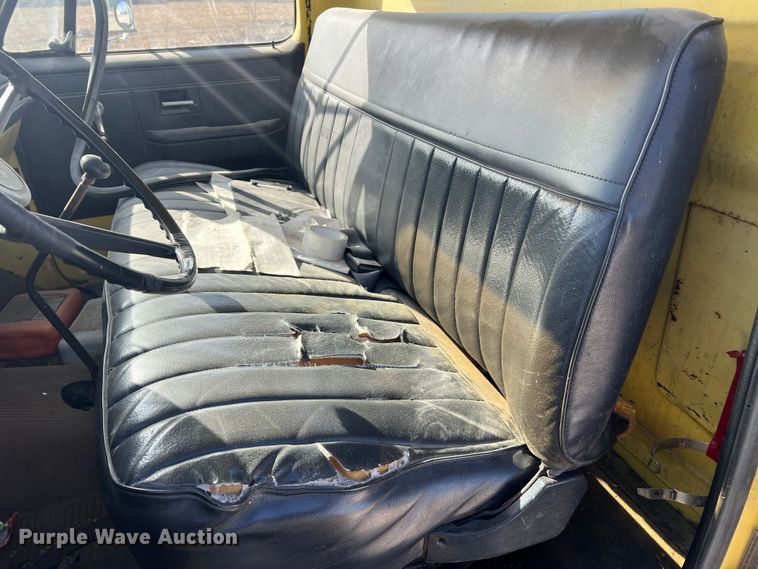 image for item MM9051 1987 GMC C7000 truck cab and chassis