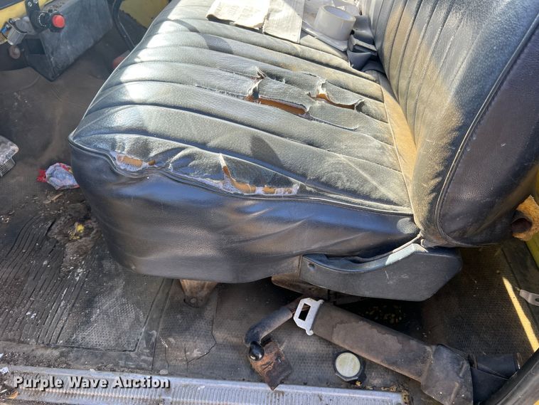 image for item MM9051 1987 GMC C7000 truck cab and chassis