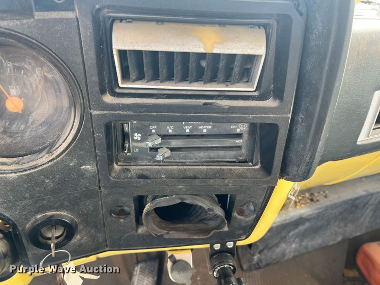 image for item MM9051 1987 GMC C7000 truck cab and chassis