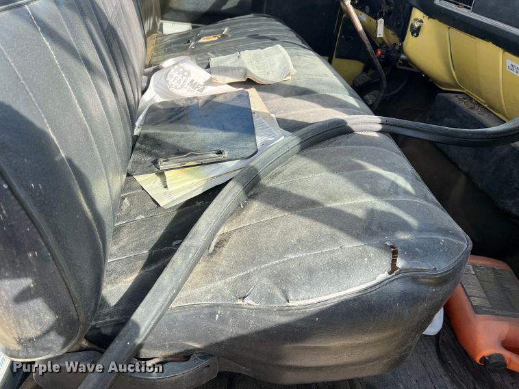 image for item MM9051 1987 GMC C7000 truck cab and chassis