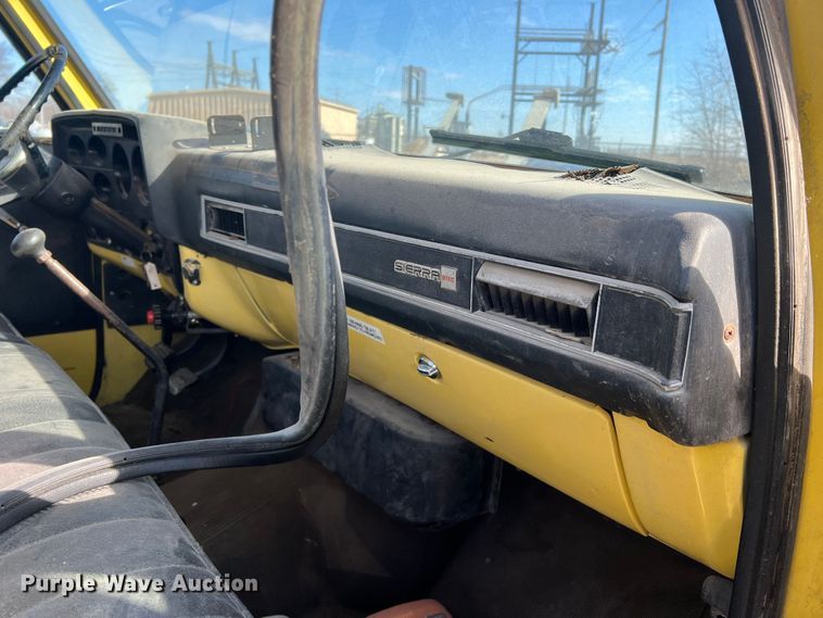 image for item MM9051 1987 GMC C7000 truck cab and chassis